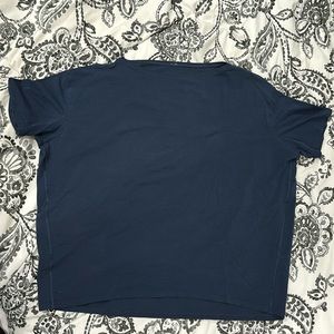 Lululemon Back in Action shirt